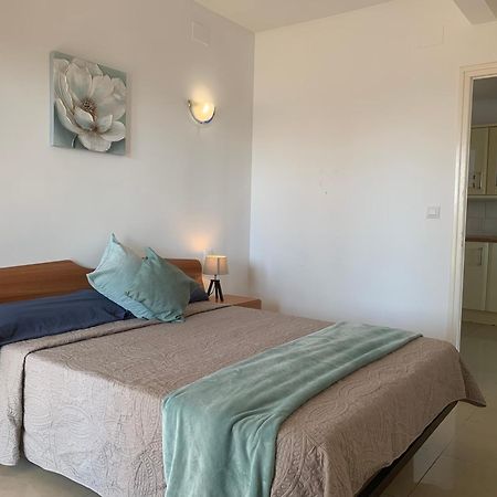 Waterside Apartment - Two Bedroom เอมปูเรียบราบา ภายนอก รูปภาพ