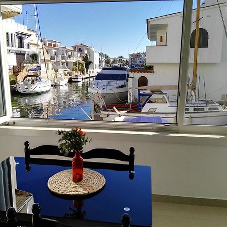 Waterside Apartment - Two Bedroom เอมปูเรียบราบา ห้อง รูปภาพ