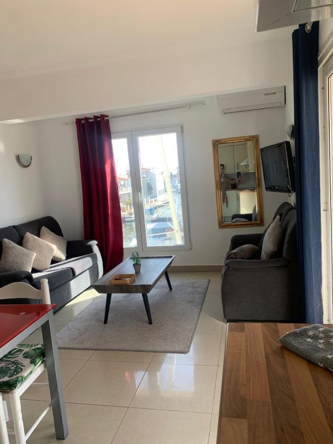 Waterside Apartment - Two Bedroom เอมปูเรียบราบา ภายนอก รูปภาพ
