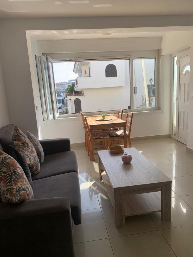 Waterside Apartment - Two Bedroom เอมปูเรียบราบา ภายนอก รูปภาพ