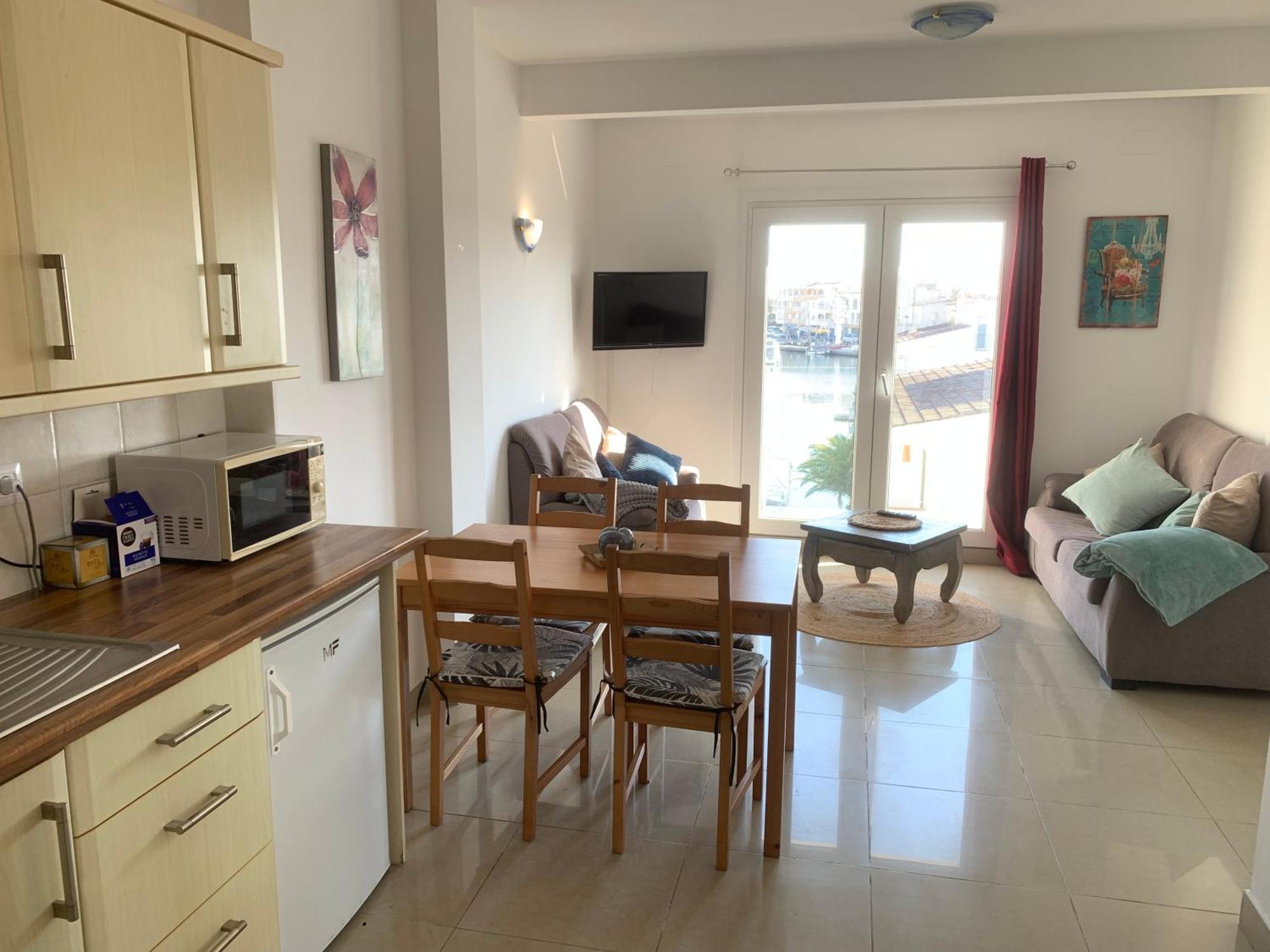 Waterside Apartment - Two Bedroom เอมปูเรียบราบา ภายนอก รูปภาพ