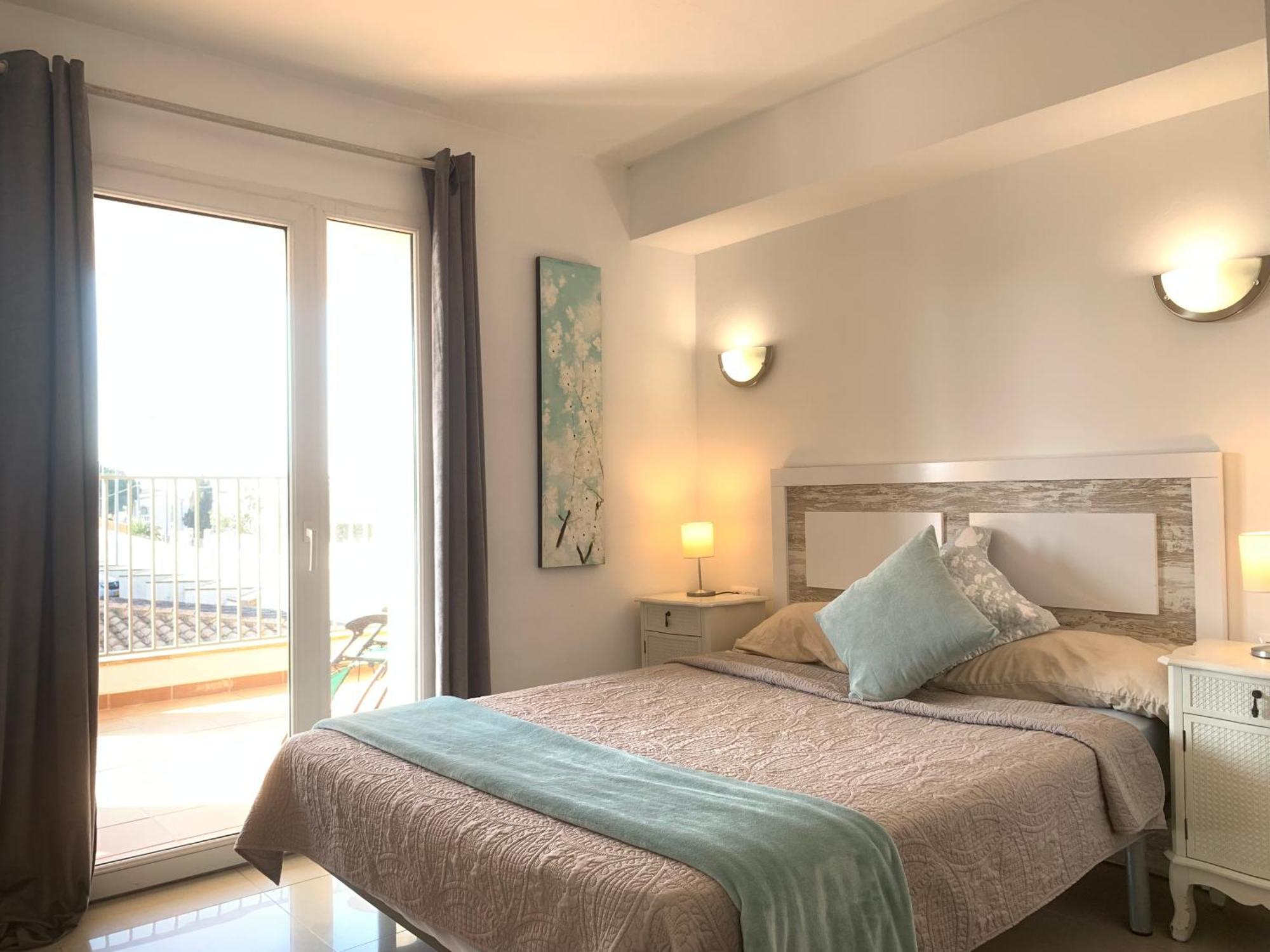 Waterside Apartment - Two Bedroom เอมปูเรียบราบา ภายนอก รูปภาพ