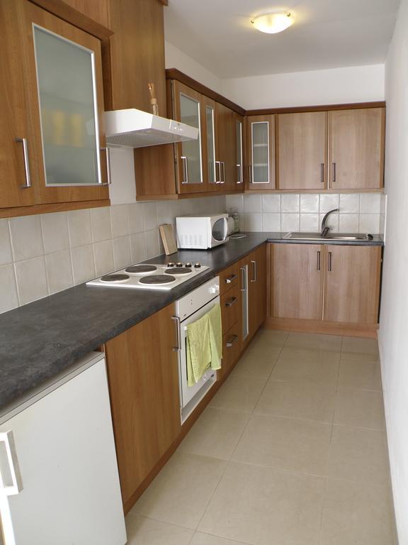 Waterside Apartment - Two Bedroom เอมปูเรียบราบา ห้อง รูปภาพ